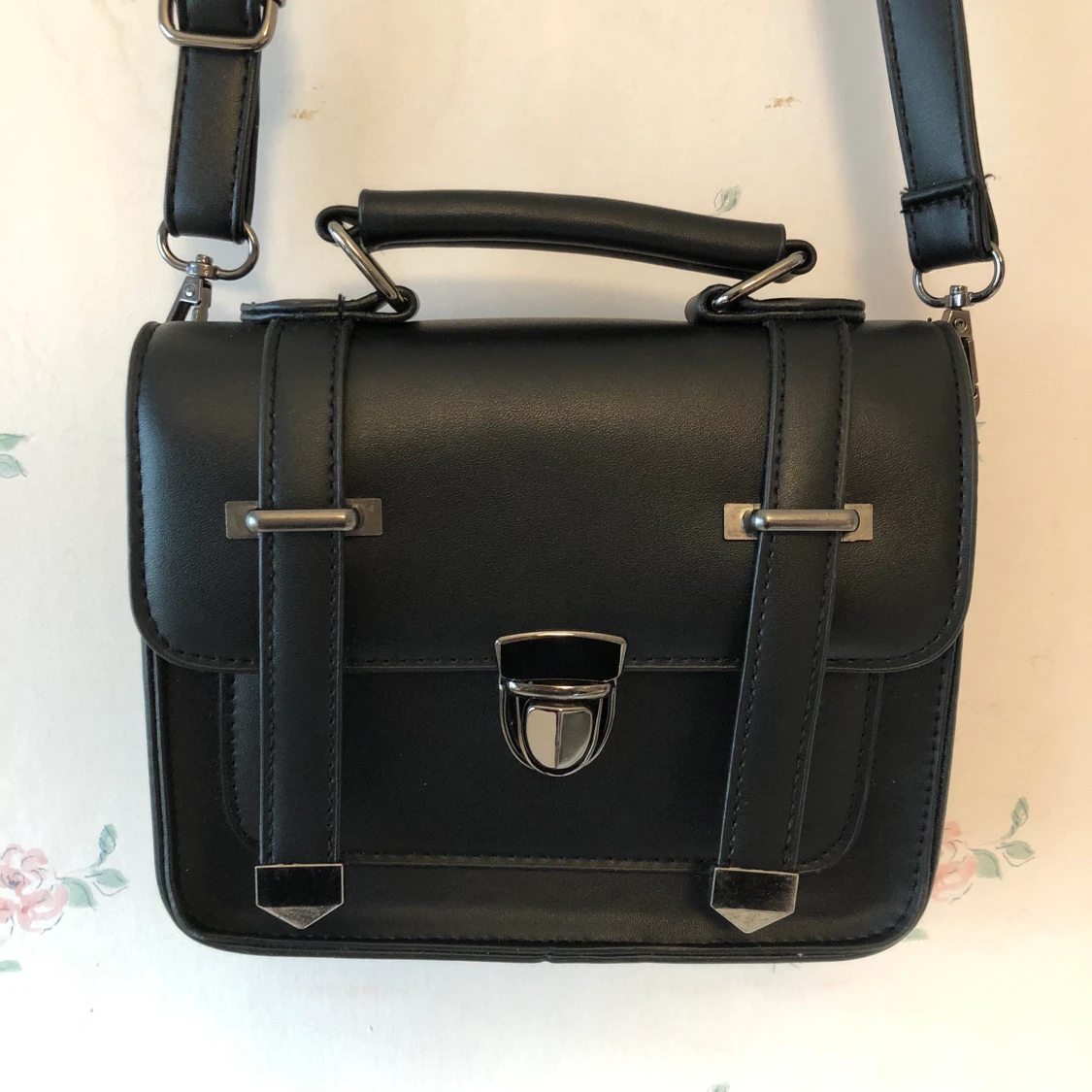 Svart crossbody väska