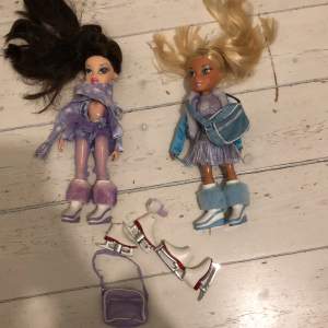 Säljer bratz på skridskor. Har som ni ser på produktbilderna ej alla tillbehör. Säljer för 250kr. Har även fler klädee och outfits som kan ingå vid intresse. Blonda tjejen såld!  