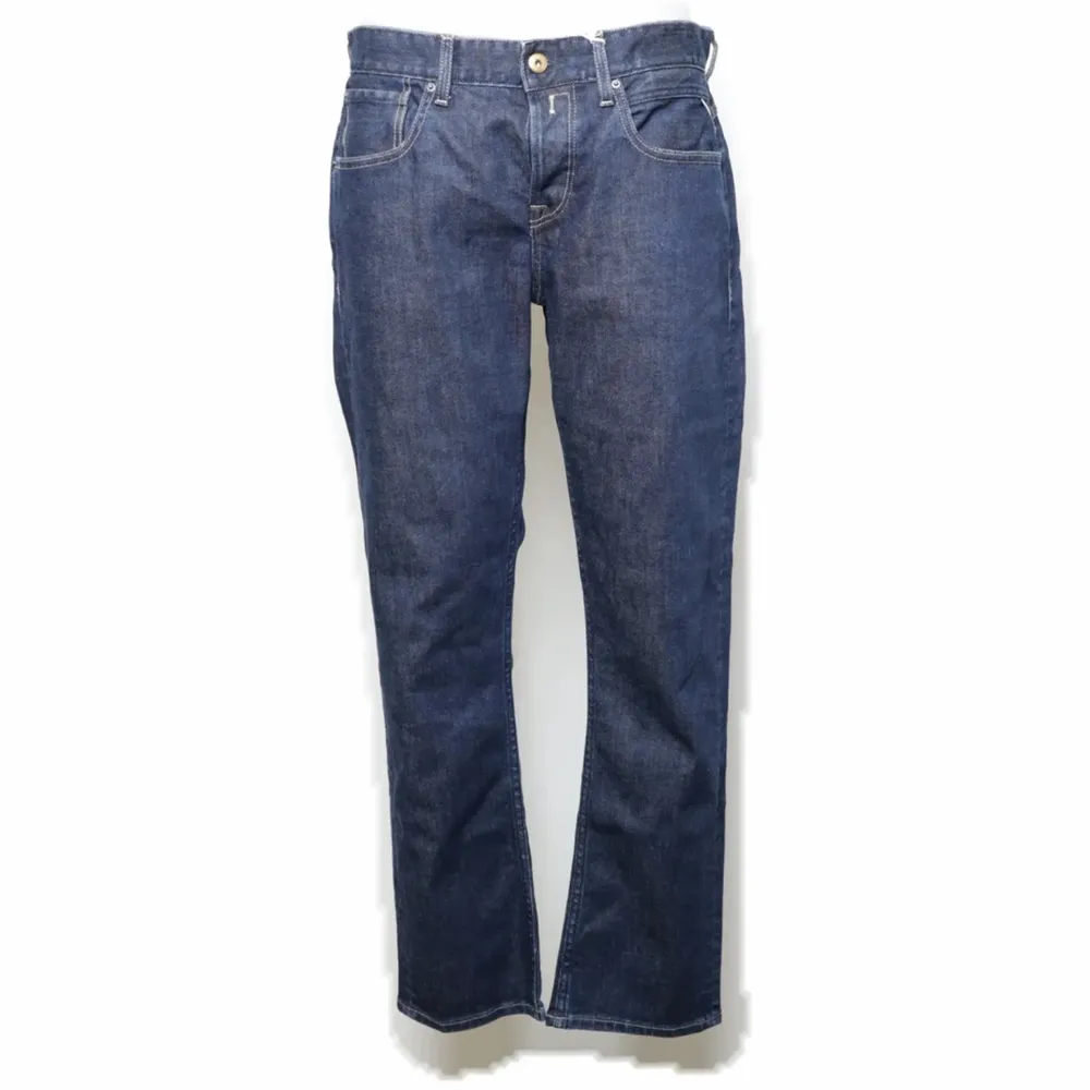 Asnygga low waist jeans i en fett fin modell som tyvörr är för stora för mig, skicket är som nytt. Jeans & Byxor.