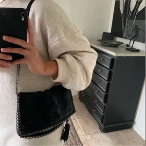 Väska  - Säljer min Stella McCartney liknande väska då den inte kommer till användning längre!💞