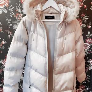 Vinter jacka ny Beige  Storlek M 150 kr