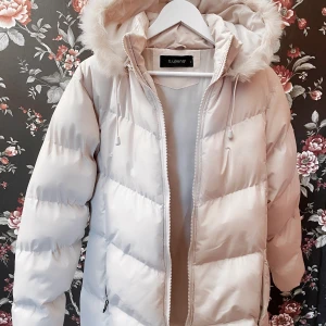 Ny Beige jacka vinterjacka  - Vinter jacka ny Beige  Storlek M 150 kr