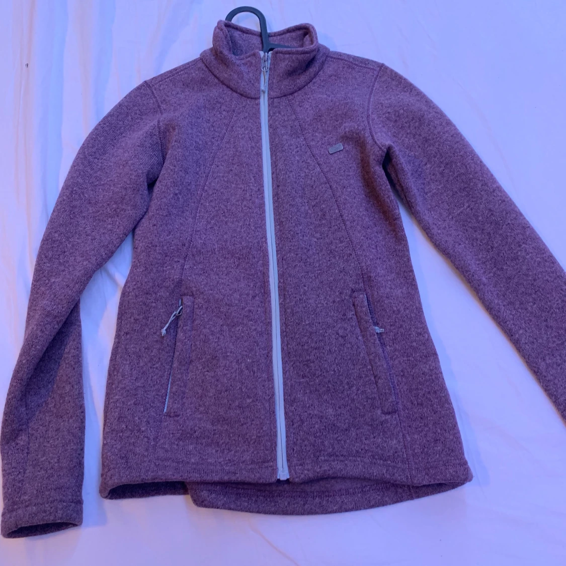Lila tjocktröja
