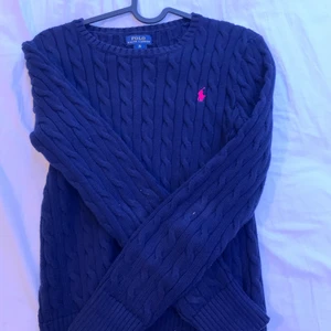 Polo Ralph Lauren storlek xs  - Bra passform och mjukt material, inte stickigt.