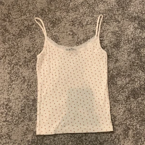 Linne, brandy Melville  - Jätte fint linne från brandy Melville, passade inte på mig så jag jag aldrig använt linnet!💗jätte bra sick!