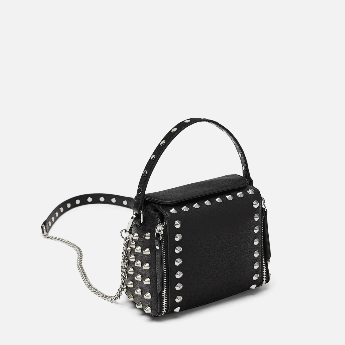 Zara väska med nitar.