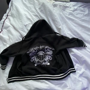 Your local dealer kofta - Köpt på second hand, och inte kommit till andvändning. Står storlek S men skulle säga S/XS, YLD 