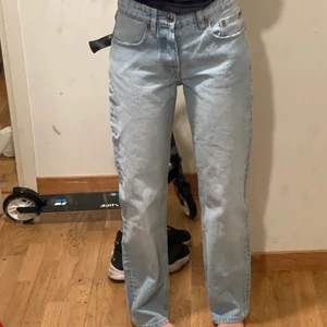Zara Mid Rise jeans  - Dem älskade zara Mid Rise jeansen, Köpte dem i höstas men bara testats två gånger, ej använda då dem är lite för stora för mig. Betalning sker via Swish och priset kan diskuteras! Du står för frakten tyvärr! 