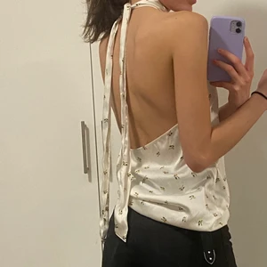 Halterneck topp - Halternecktopp från Gina i storlek 34⭐️liten defekt, se bild!!