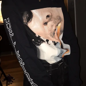 Håkan Hellström Merch storlek S  - skitball tröja i storlek S från Håkans merch till skivan ”illusioner”. Använd endast ett fåtal gånger! Finns inte längre på hemsidan⚡️ nypris ca 400kr 