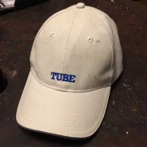 TUBE keps  - Hej! Säljer en ny helt oandvänd TUBE keps för att den inte kommer till andvändning. Jag vet tyvärr inte storleken. Den kostar 100 kr.🥰 Skriv privat om mer info. Hejdå❤️