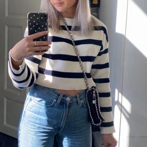 Stickad tröja  - Säljer denna ursnygga tröjan då den inte kommer till användning tyvärr💓köparen står för frakten