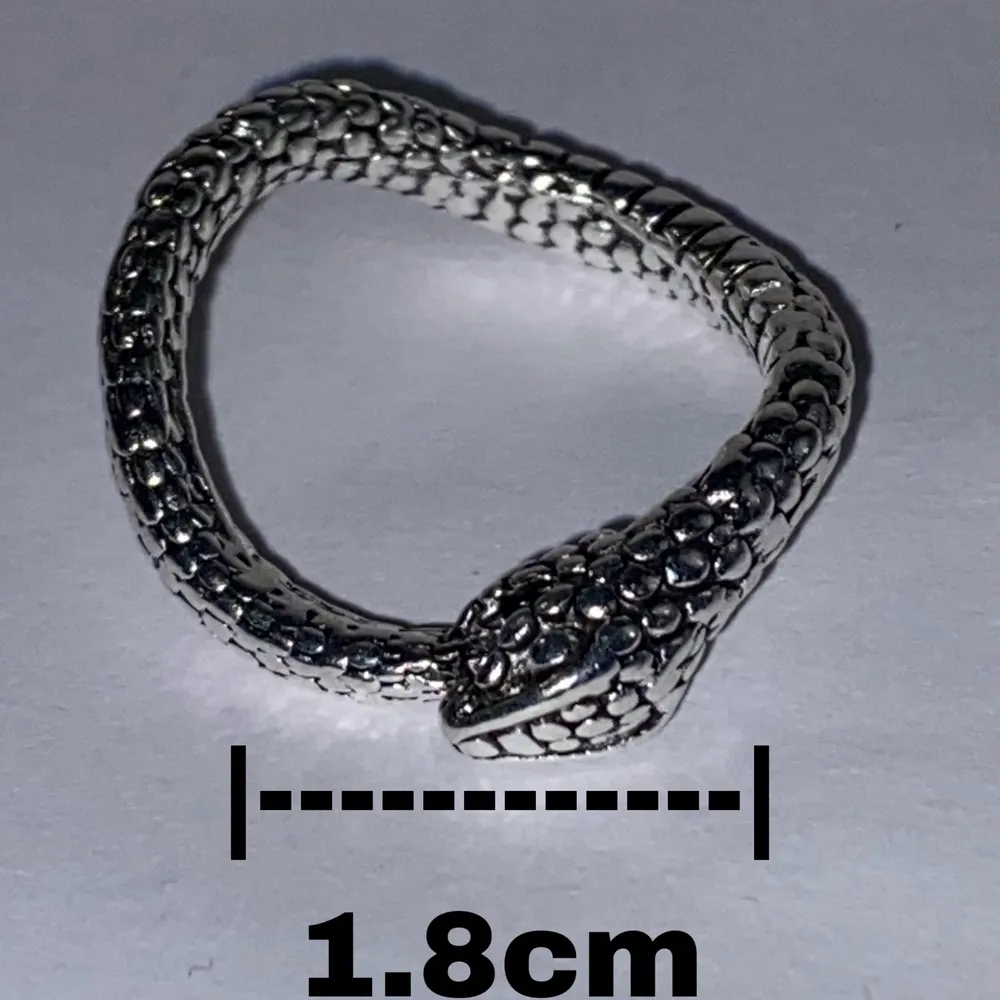 Silverring i form av en orm.. Accessoarer.