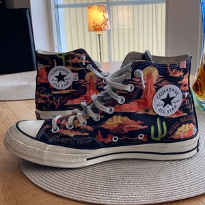 Converse Chuck Taylor All Star 70 Hi - Converse i bra skick, nya går för ca 1600 på StockX. Säljer då de knappt kommit till användning. Kan mötas upp i Stockholm, annars står köparen för frakt.