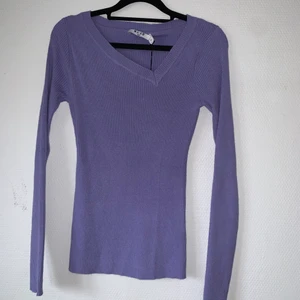 NAKD Topp - Lila topp från NAKD i strl S. Lapp fortfarande kvar.