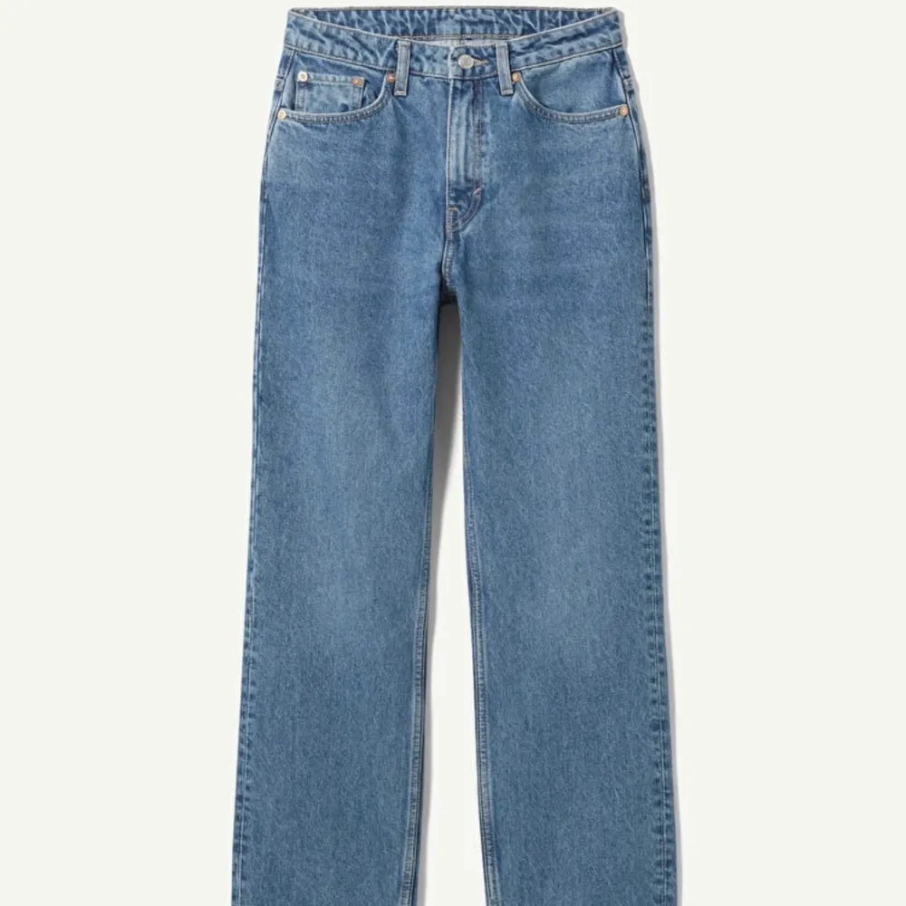Säljer nu mina föredetta favvo jeans som jag säljer nu för att jag har alldeles för många. Superbra skick, inga slitningar. Kostar 500kr när jag köpte de. Jeans & Byxor.
