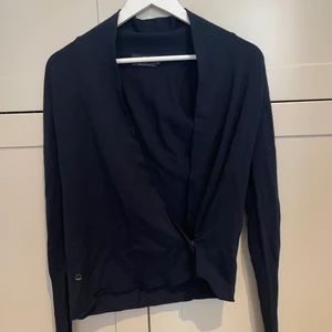 Omlottkofta Morris - Marinblå omlottkofta från Morris, gott skick i st xs