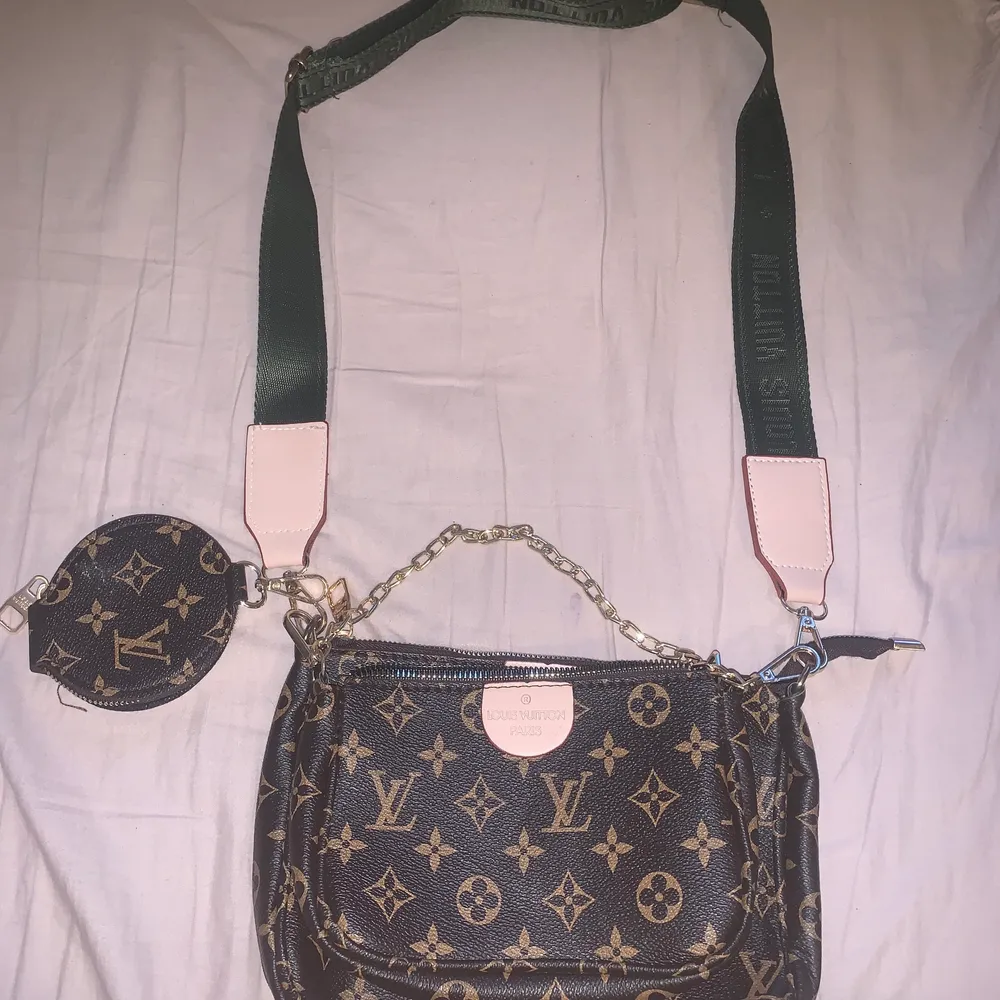 Louis Vuitton bag  . Väskor.
