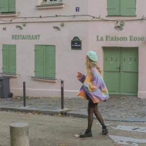 Ljusgrön basker - Jättefin basker från Monki som kompletterar riktigt snygga outfits. Använd fåtal gånger. 