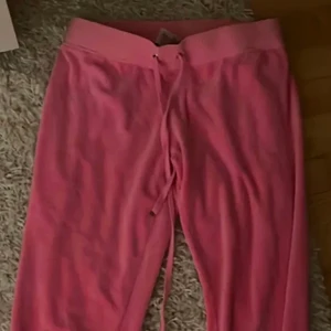 Juicy conture byxor - Lågmidjade juicy byxor gammal model personen med byxorna är 156