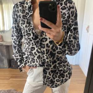 Oversized Blus från Zara i storlek XS.💕