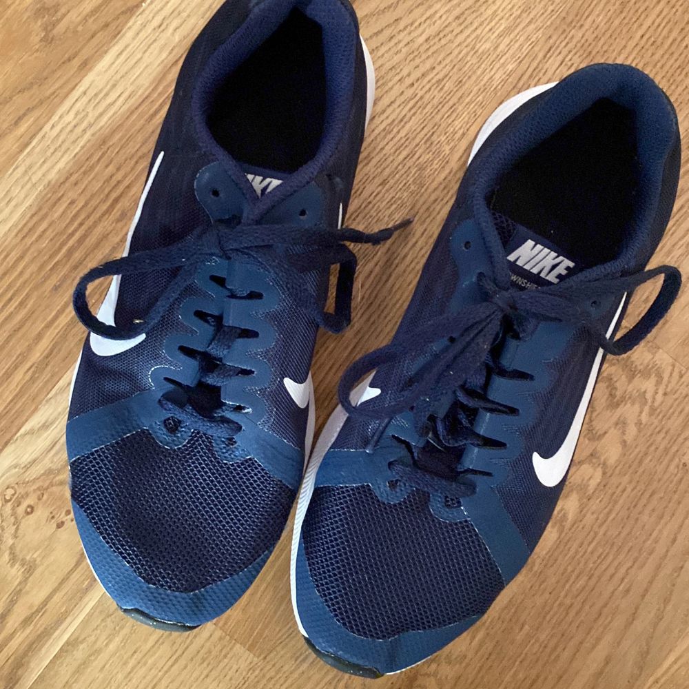 Blå Nike skor!!! - Skor | Plick Second Hand