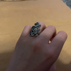 Ring - Finns hämta i Alvik, frakt 12kr