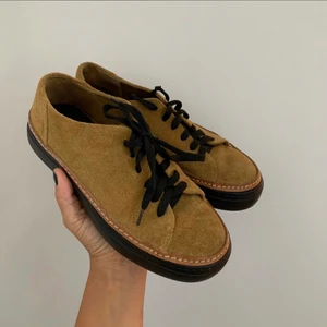 Tiger of Sweden mockaskor - Mockaskor från Tiger of Sweden. Strl 39 (men mer som en 38)  Använt max 5 gånger, säljer på grund av för små. Nypris 1800kr 