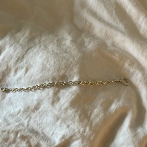 Thomas sabo armband  - Säljer detta Thomas sabo armbandet. Superfint💞 ett sådant man kan sätta på berlocker på om man vill. Original pris 549 kr