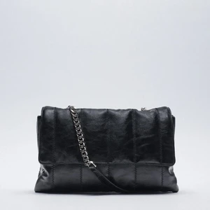 Zara väska  - Säljer denna fina zara väska som är slutsåld!!