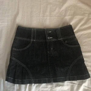 Y2k kjol  - Skit fin kjol, storlek xs, om fler är intresserade blir det budgivning 😊