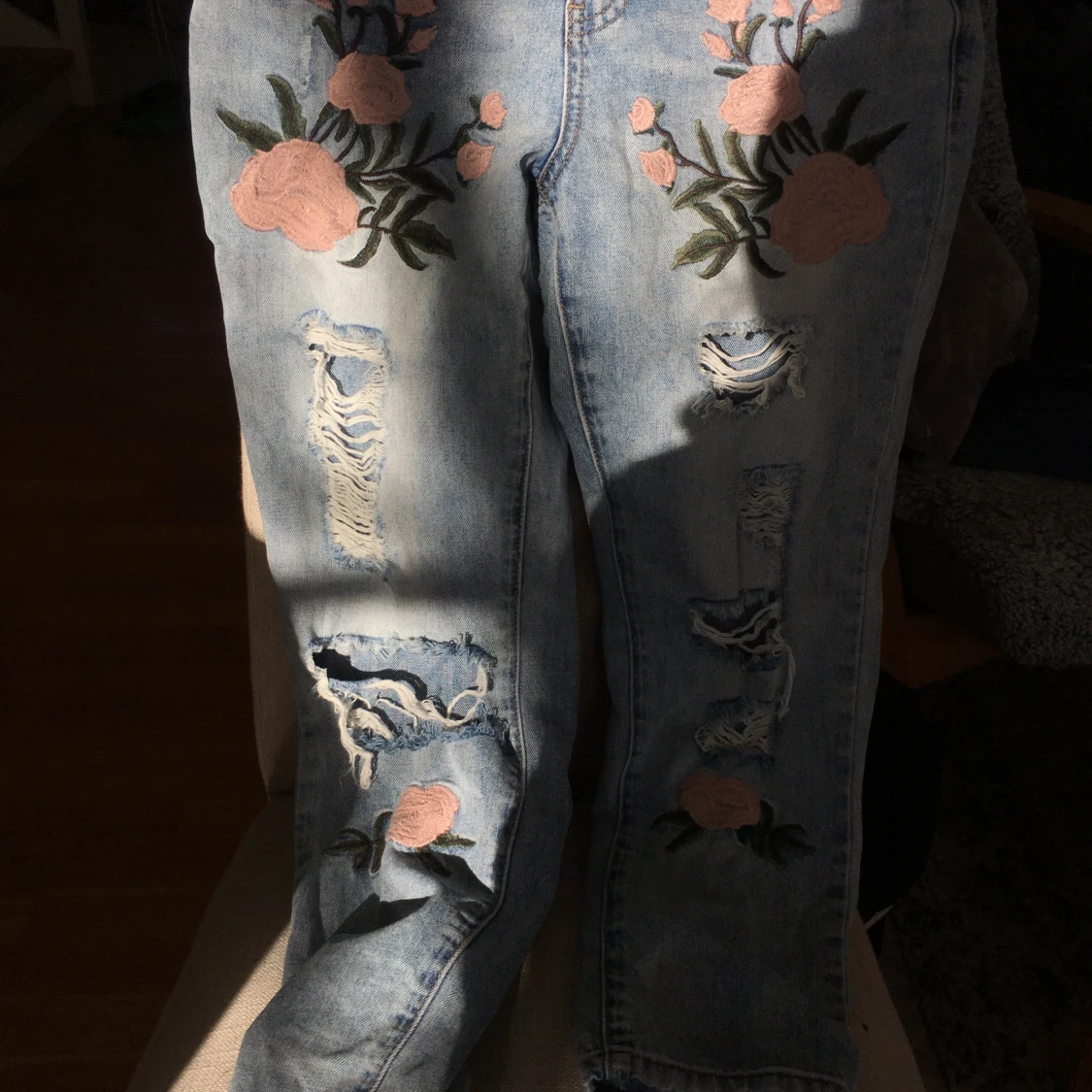 Jeans med jättefina detaljer!  - 90