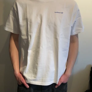 Last resort AB t-shirt - En t-shirt från last resort AB, den är använd men i fint skick. 