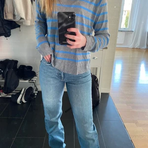 Randig tröja  - Hej! Säljer denna härliga tröja från Zara då den inte kommit till användning💘 Denna snygga tröja är i storlek S och sitter perfekt på mig som är 163cm lång! säljer den för 100kr💘 köparen står för frakt!