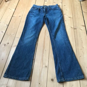 jeans😉😉 - Snygga jeans från märket Lipp. Skön passform, står L på lappen men passar snarare som en S/M på mig. Bra skick, inga defekter. Kan skicka fler bilder eller mått vid begäran. Om fler är intresserade blir det budgivning. Kolla gärna in mina andra annonser, samfraktar gärna🐅