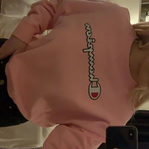 Champion tröja  - Jätte snygg Champion tröja i stolek S, använd ett fåtal gånger och i bra skick🤍