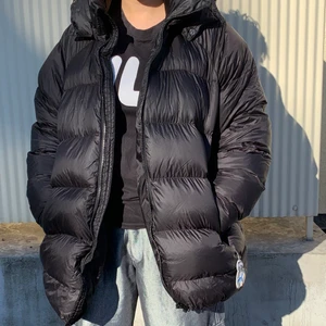 Puffer jacka  - En puffig svart jacka från T.T. Väldigt varm, väl använd denna vintern men i gott skick.