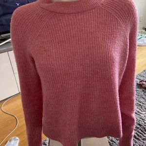 Stickad tröja  - Stickad tröja i fin rosa färg
