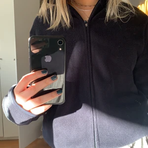 fleece  - mörkblå fleece från herravdelningen på hm i storlek XS💞