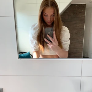 Topp från hm - Superfin topp från hm. Storlek 38. Säljer för 130kr ink frakt🤍