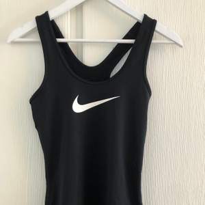 Svart linne från Nike i storlek XS 🖤 Endast provad. Säljer för 50kr + eventuell frakt 
