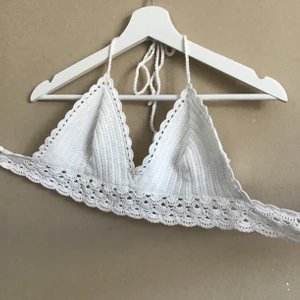 Virkad bikini - Superfin virkad bikini som är perfekt till sommaren🏝den är bara provad och säljer den pågrund av att den är för stor💗