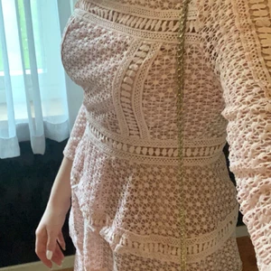 Galet läcker klänning  - Säljer nu min favorit klänning pga den har blivit för liten😩 Schyst material, köpt för 700kr. Fått många komplimanger över den! Köper står för frakten💗