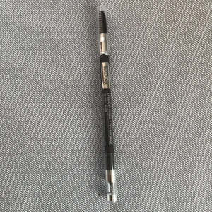 Brynpenna från isadora - Brynpenna från isadora. Aldrig använd. Sälgs på grund av fel färg. Färgen är ”30 soft black” men liknar mer mörkbrun och är waterproof. Kostar 50+ frakt.