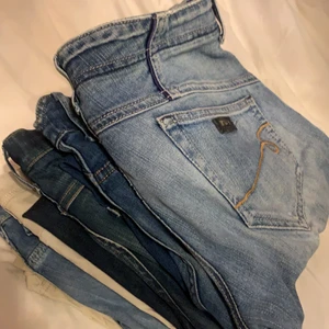 Massa vintage jeans - Säljer massa olika vintage jeans, de flesta från Girogio armani men vissa från g-star mm. de flesta är i 28/xs men kan är relativt töjbara. Har massa fler hör av er vid intresse samt frågor!🤎🤍