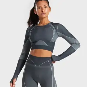 Säljer min gymshark turbo seamless crop top. Sparsamt använd, buda i kommentarerna!💕