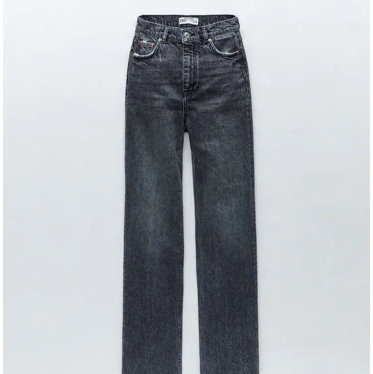 The 90s full length in sentinel black, storlek 36, använd en gång, som nya, riktigt snygga och populära💓 Bra längd och passar även mig som är 174. Köpare står för eventuell frakt. . Jeans & Byxor.