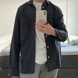 skjorta  - rak najs skjorta från hm, skit najs passform och väldigt rak