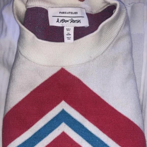 & other stories tröja - Storlek s, pris kan diskuteras en fläck på armen.