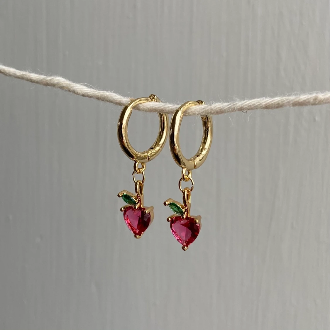 Örhängen, 18k guldpläterade🍓🍓